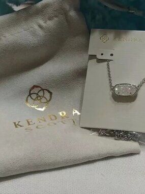 Kendra Scott necklace